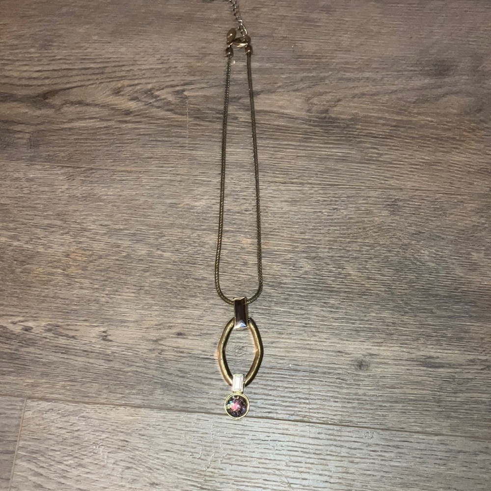 Elegant Gold Necklace with Pink Gemstone